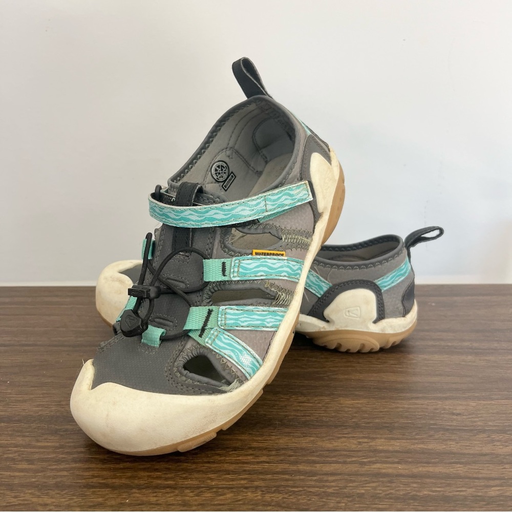 Keen Women’s or Big Girl’s Gray and Teal Outdoor Sandals Waterproof Washable 5